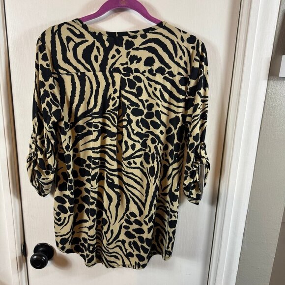 Verve tiger print v-neck 1/2 sleeve blouse with tie waist. Size large - Picture 7 of 7